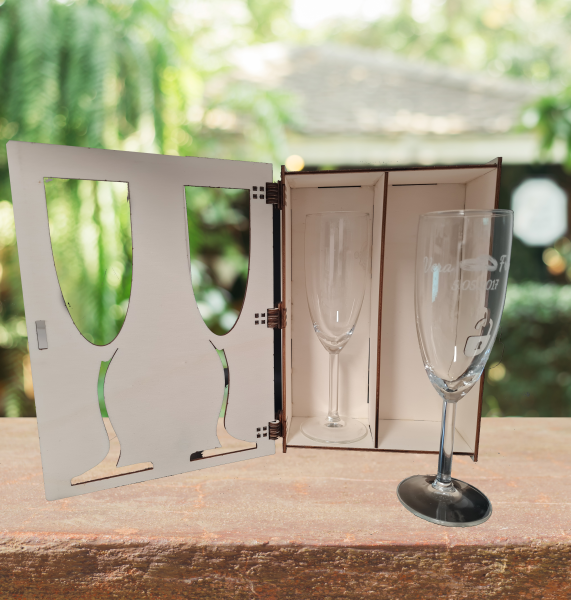 Sektglas Set "Hochzeit oder Verlobung" im edlen Geschenkholzkasten